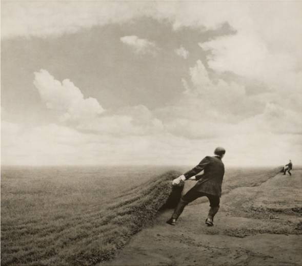 گلچینی ارزشمند از سخنان جبران خلیل جبران برای اس ام اس - اس ام اس فلسفی - مردی در حال کشیدن جنگل به سمت بیابان