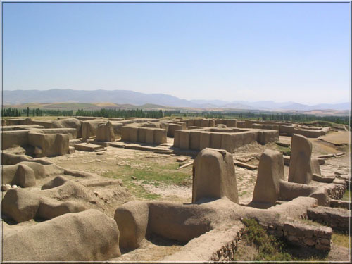 http://s1.picofile.com/file/5144192095/hasanlu_tapa.jpg