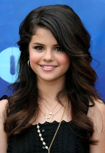 http://s1.picofile.com/file/6133885310/selena_gomez.jpg