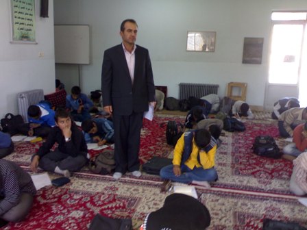 (9\9\89) همکار خوبم جناب آقای رمضانی"درسالن نماز خانه ی آموزشگاه"