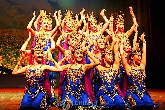 http://s1.picofile.com/file/6222834004/Uygur_Dance.jpg