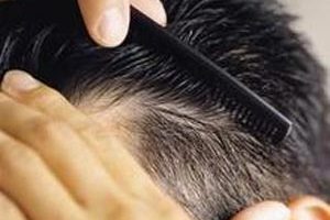 با این ماده موهای خود را ماساژ دهید و از ریزش مو خلاص شوید!