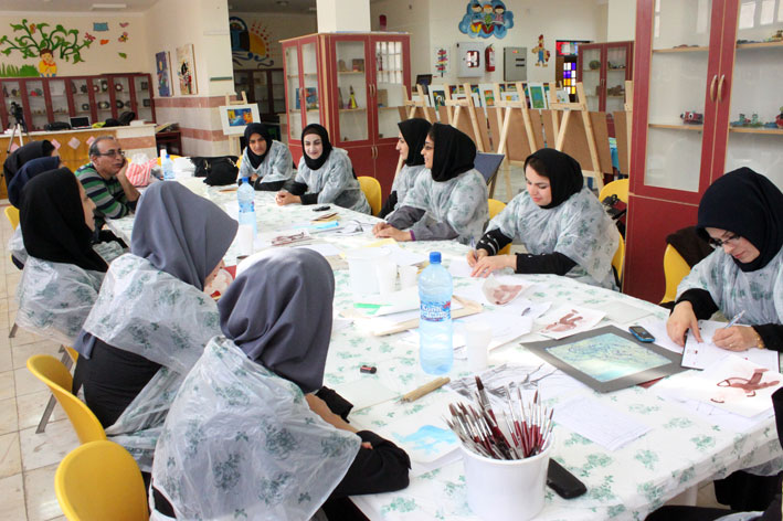 نشست تخصصی هنری با رویکرد نقاشی کودکان / عکس : م.ع.یزدان شناس