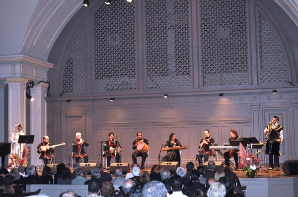 http://s1.picofile.com/file/6300592552/Araz_Townhall_Performance_15_.jpg