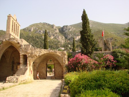 Bellapais_Manastiri_Girne.jpg