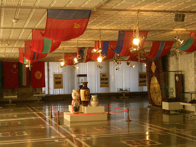 http://s1.picofile.com/file/6347159954/800px_E7901_Bishkek_museum_.jpg