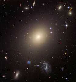 كهكشان بيضی شكل و غول پيكر ESO 325-G004