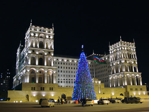 http://s1.picofile.com/file/6352816896/hukumet_evi.jpg