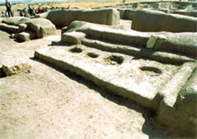 http://s1.picofile.com/file/6424823938/qalaychi2.jpg