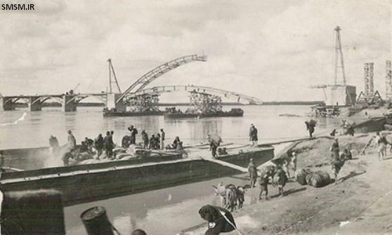 عکس قدیمی از ساخته شدن پل معلق (سفید) اهواز بر روی رودخانه کارون 