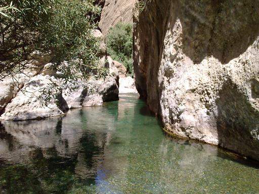 و خروج آب از سمت ديگر همان دالان