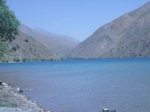 نماي قسمت شرقي درياچه از سمت غرب