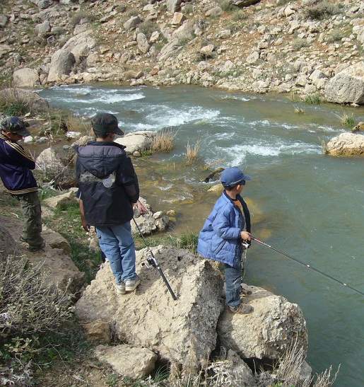 آرمین و عرفان در حال لانسه کشی در رودخانه ... استان فارس