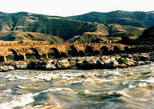 http://s1.picofile.com/file/6641763578/xuda_aferin_korpusi.jpg