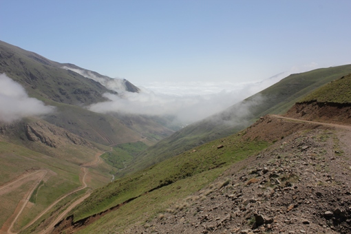 دورنمای ناتر از میان ابرها