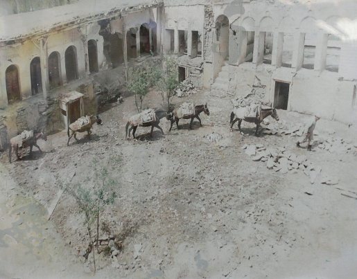 عكسي از خانه پدري نيما يوشيج پيش از بازسازي