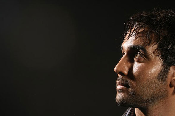 http://s1.picofile.com/file/7104401177/poriaporsorkh_smsha_ir_2_.jpg