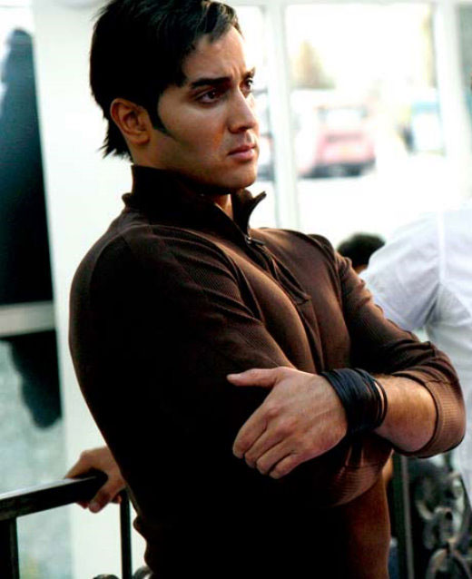 http://s1.picofile.com/file/7104401826/poriaporsorkh_smsha_ir_5_.jpg