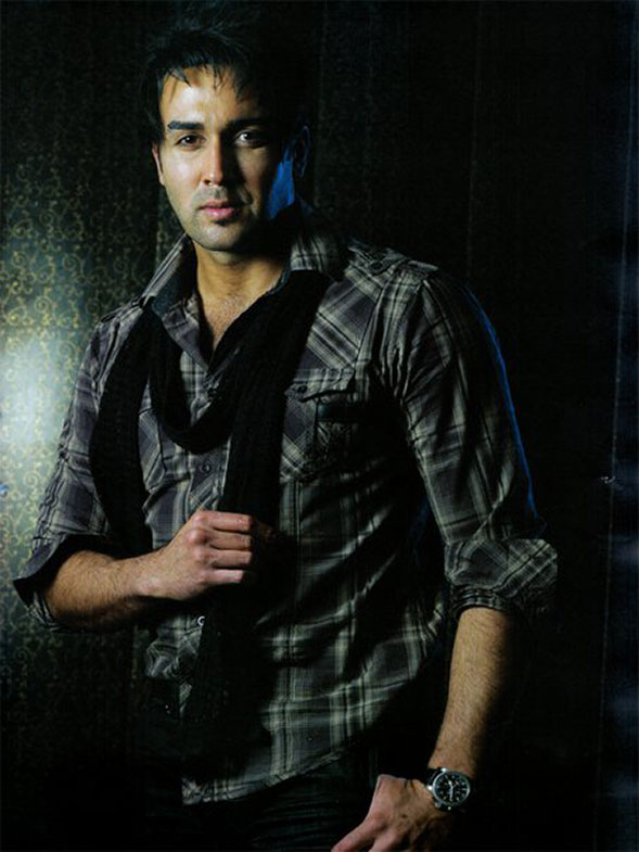 http://s1.picofile.com/file/7104402468/poriaporsorkh_smsha_ir_7_.jpg
