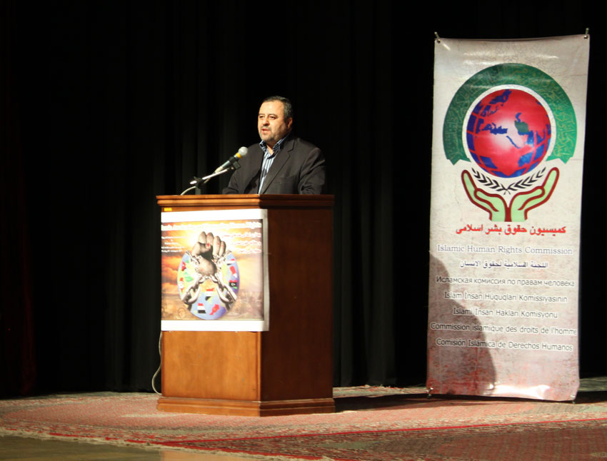 دکترعزیز جوانپور هروی، رئیس دانشگاه واحدعلوم و تحقیقات آذربایجان شرقی و استاد حقوق بشر دانشگاه های تبریز در همایش حقوق بشر اسلامی و کرامت انسانی در تبریز  