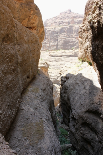 ادامه شکاف محل اطراق