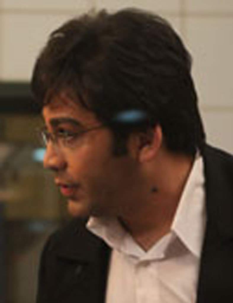 http://s1.picofile.com/file/7202452147/farzad_20111128_1348980123.jpg