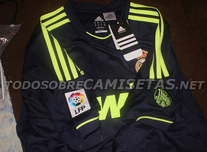 http://s1.picofile.com/file/7212499565/segunda_camiseta_Real_Madrid_2012_2013.jpg
