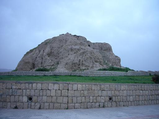 تپه قله گیلانغرب