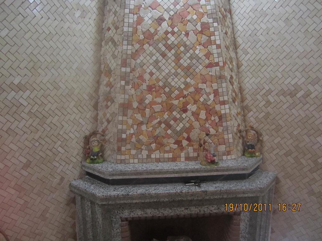 شومینه و دیوار با نمای سنگ