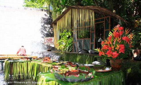 رستوران فیلیپینی در کنار آبشار