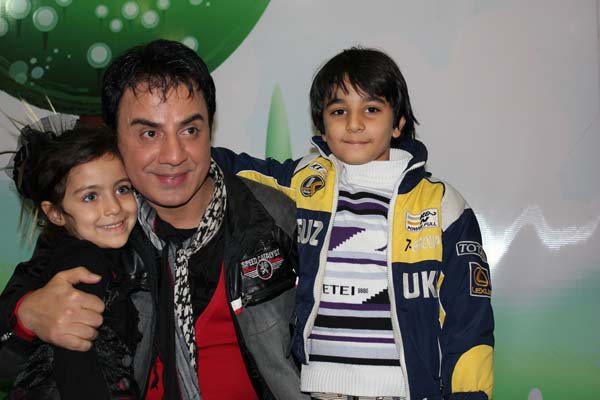 http://s1.picofile.com/file/7287860535/amoo.jpg
