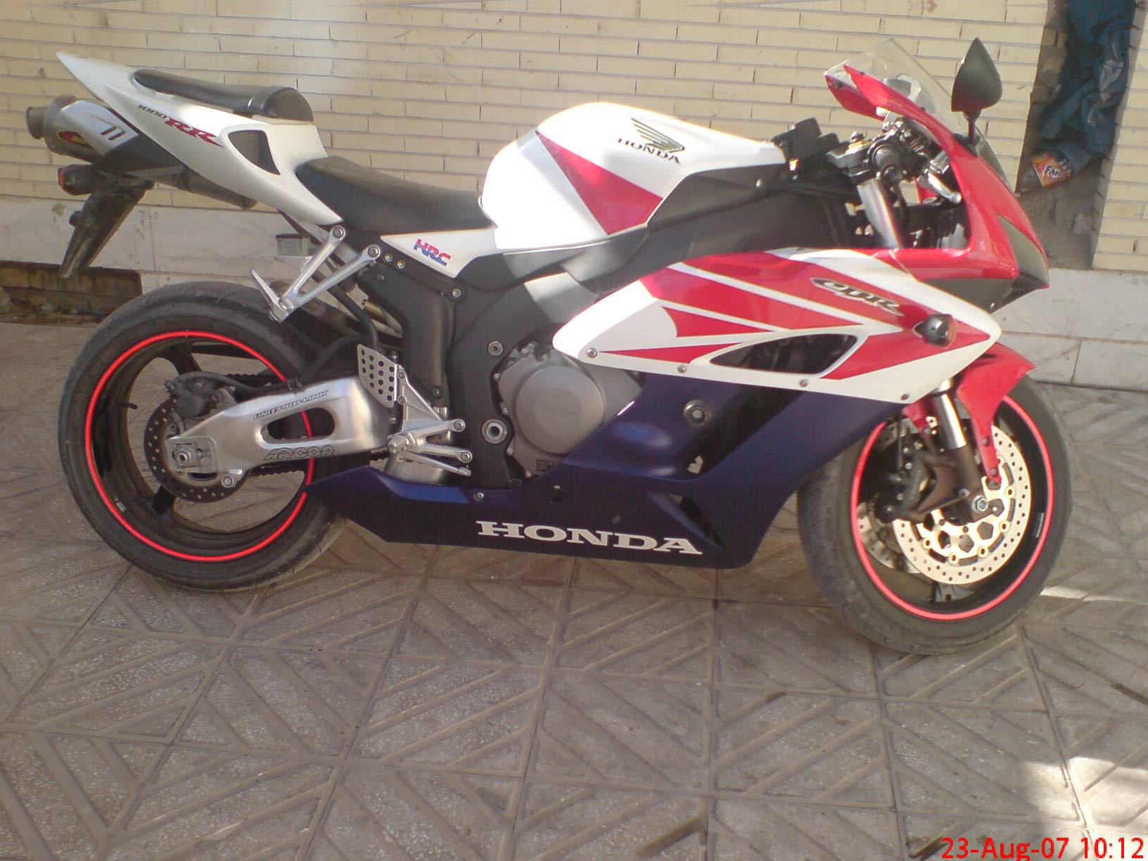 http://s1.picofile.com/file/7309479458/Honda_%E2%80%8F_%E2%80%8FR_R.jpg