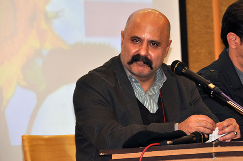 رونمایی کتاب بررسی شعر دهه 80 اندیشه