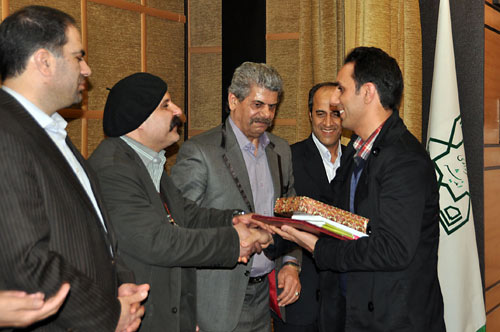 رونمایی کتاب بررسی شعر دهه 80 اندیشه