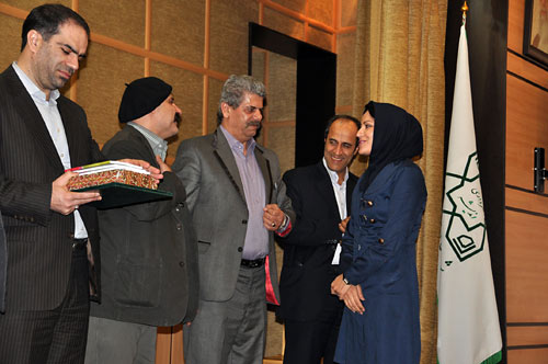 رونمایی کتاب بررسی شعر دهه 80 اندیشه