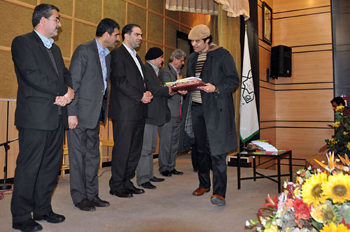 رونمایی کتاب بررسی شعر دهه 80 اندیشه