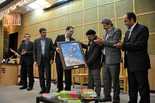 رونمایی کتاب بررسی شعر دهه 80 اندیشه