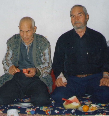نشسته از راست جلیل صادقپور و اسمائیل شاهزاده رحیمی