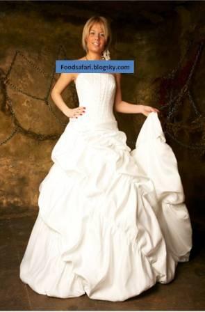 http://s1.picofile.com/file/7445634622/bridal_wear.jpg