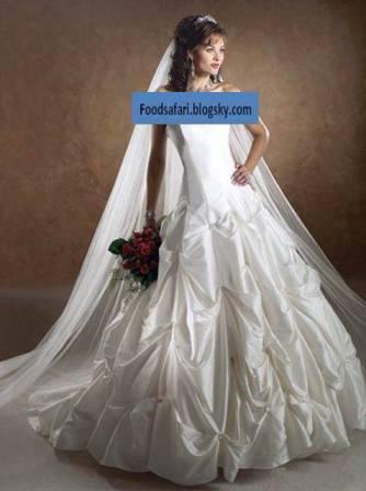 http://s1.picofile.com/file/7445635371/Designer_Wedding_Gown.jpg