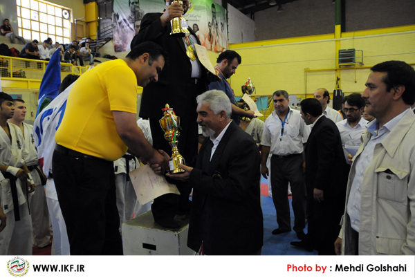 http://s1.picofile.com/file/7448146020/DSC_3923.jpg
