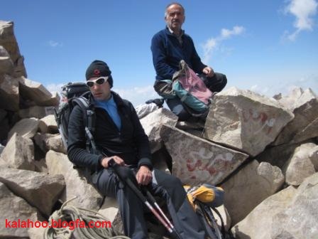 بر فراز علم کوه