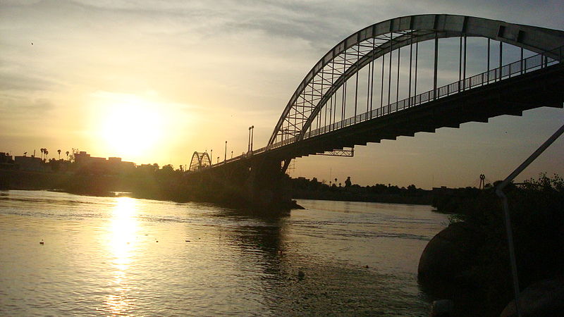 [تصویر: 800px_Ahvaz_White_Bridge.jpg]