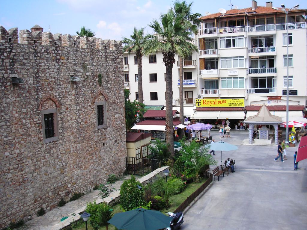 http://s1.picofile.com/file/7494070963/P1011639.jpg