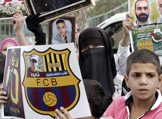 http://s1.picofile.com/file/7521461612/Protestas_palestinas_invitacion_Barca_Clasico1.jpg