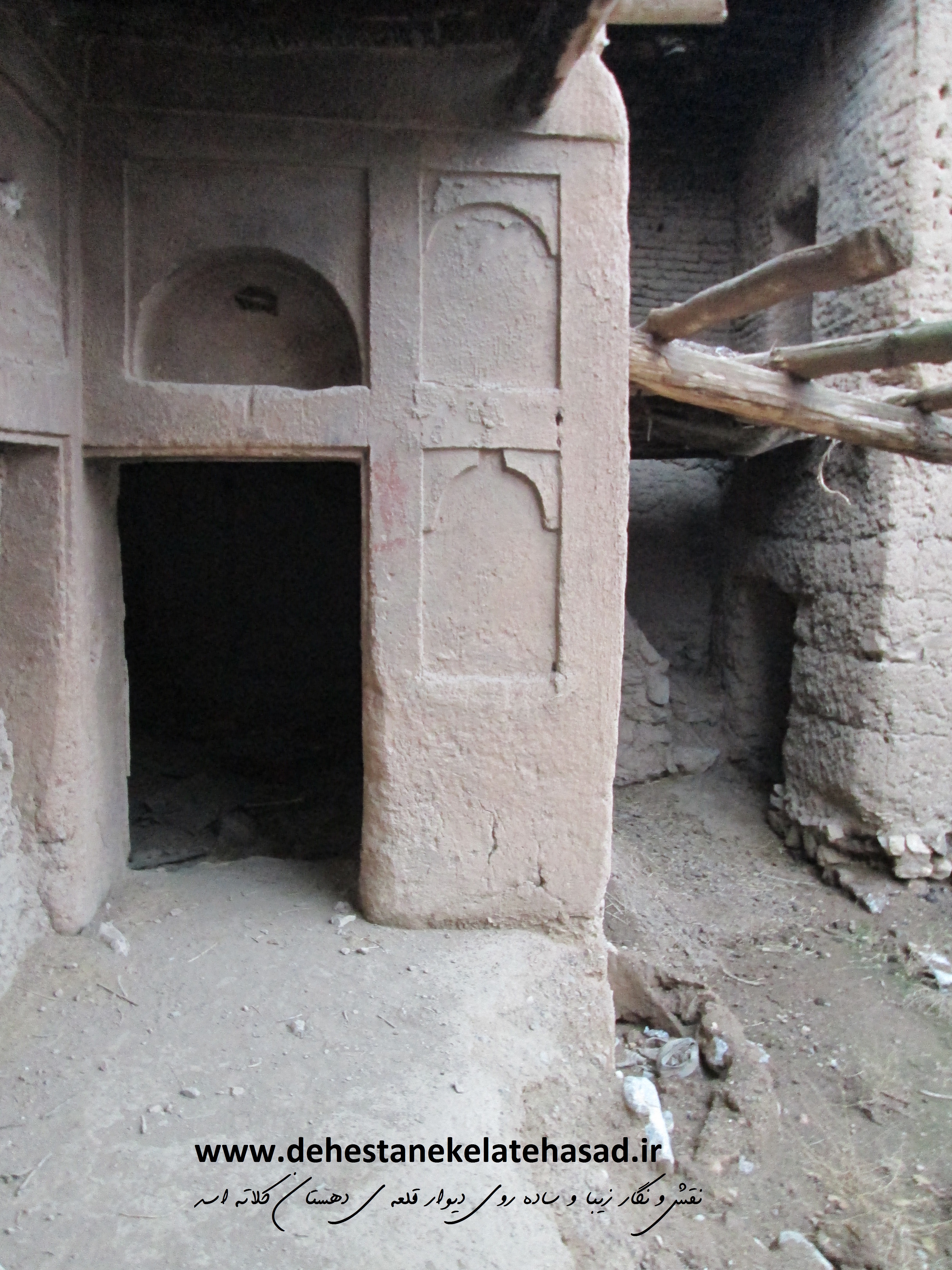 http://s1.picofile.com/file/7640989565/ghale_4_.jpg