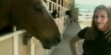 کلیپ خنده دار ترسیدن دختر از اسب