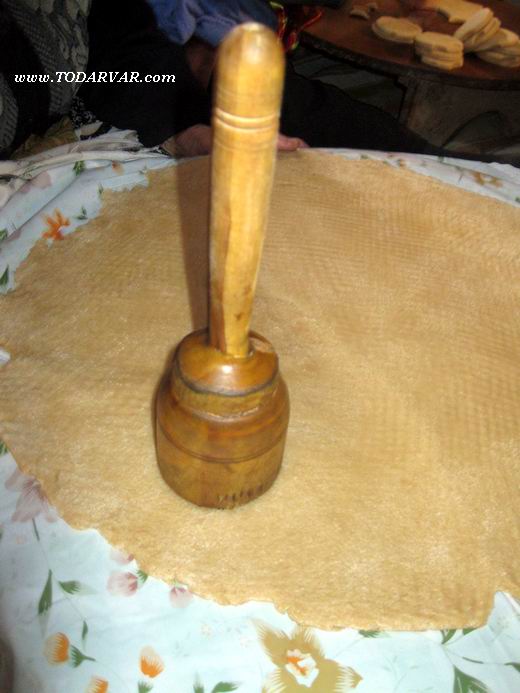 تویه دروار - سوغاتی - نان قندی - عید نوروز - رسوم- تنور- روستا