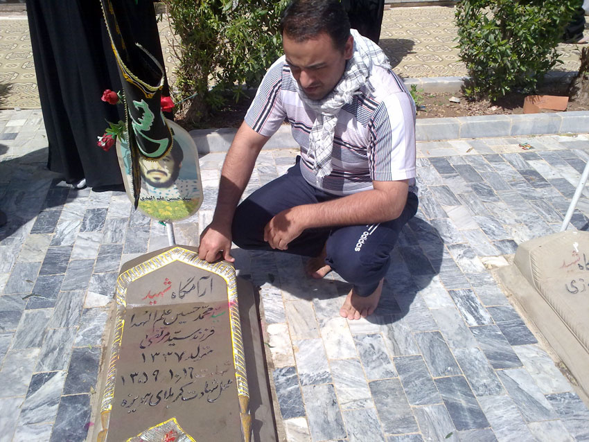  بازدید از مناطق عملیاتی جنوب و جنوب غرب کشور -  قبر شهید محمدحسین علم الهدی - هویزه