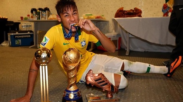 Neymar con su hijo Davi Lucca